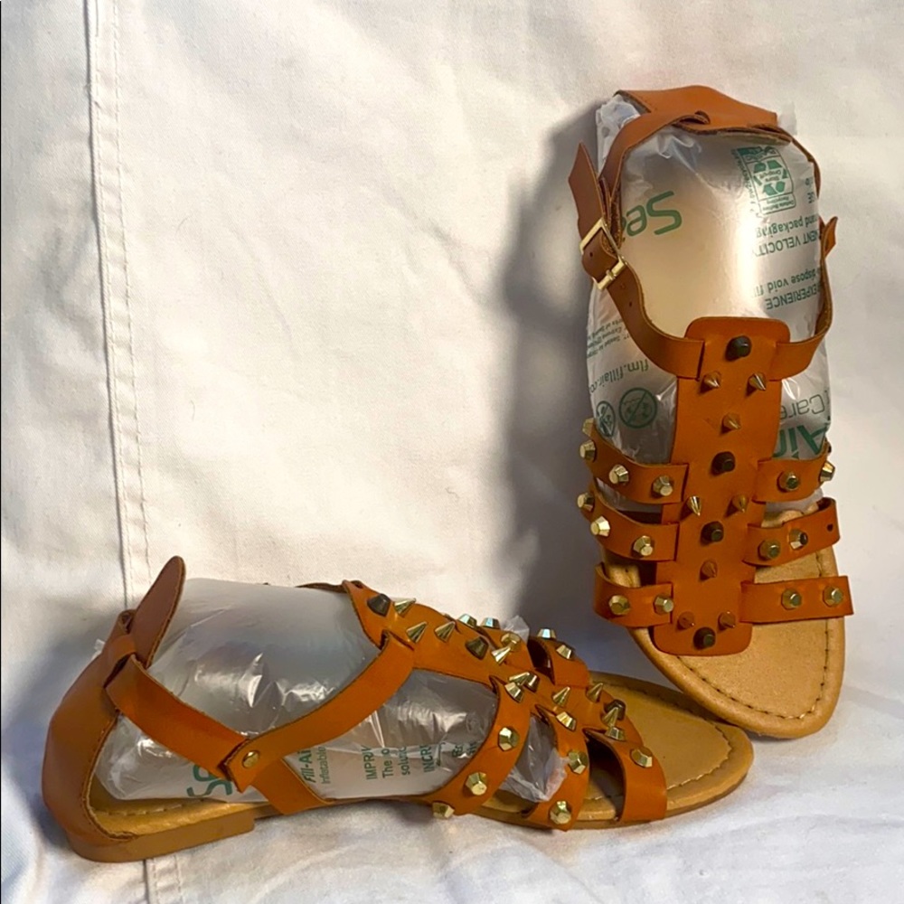 Design by Jacobies Darlene studded sandal 6.5